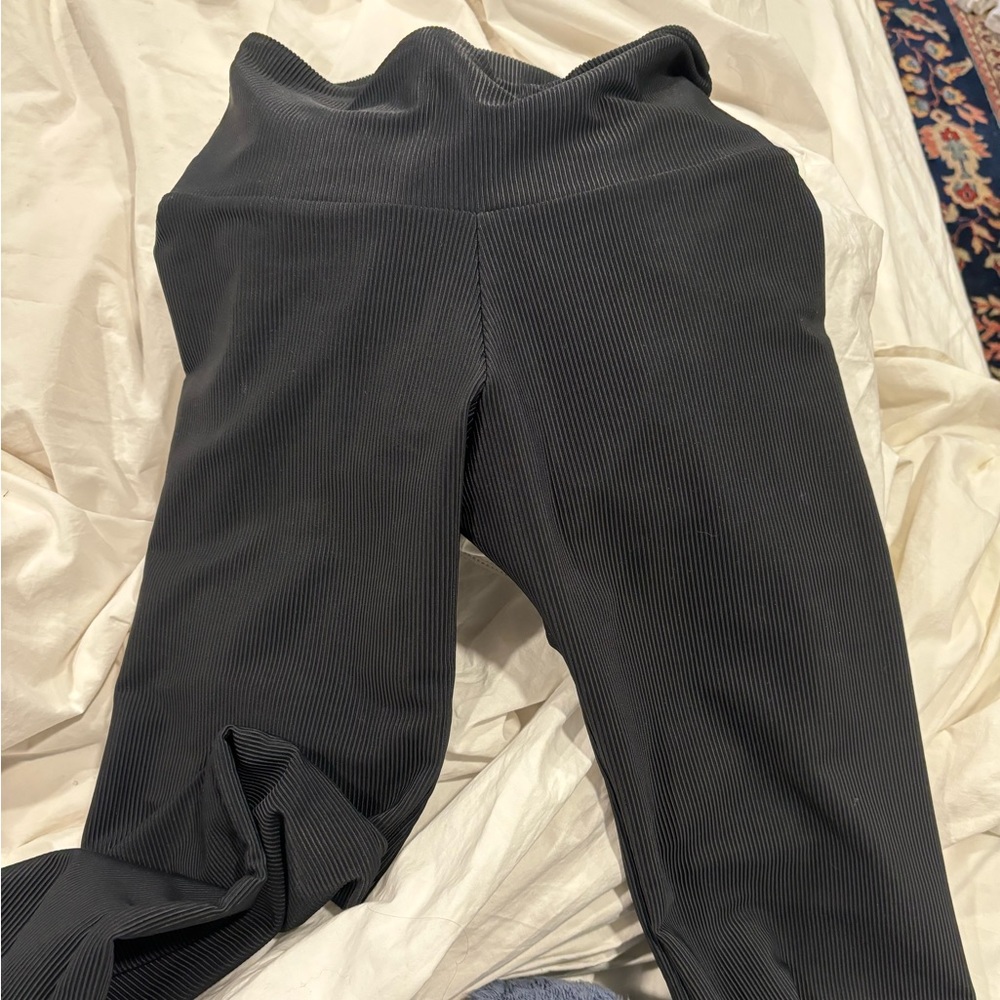 Onzie rubbed black flared yoga pants